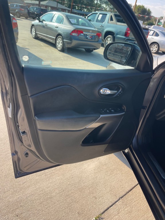 2019 Jeep Cherokee Image 10