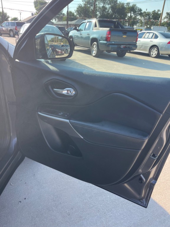 2019 Jeep Cherokee Image 17