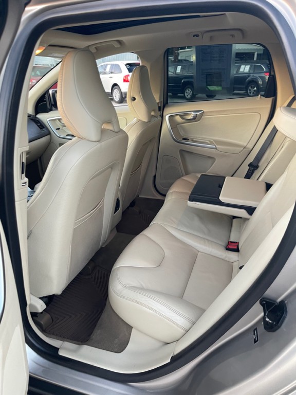 2012 Volvo XC60 Image 11