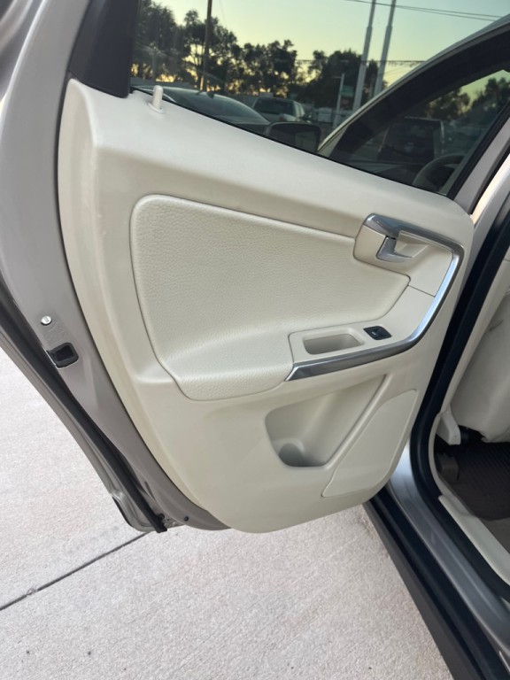 2012 Volvo XC60 Image 13