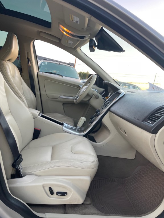 2012 Volvo XC60 Image 16