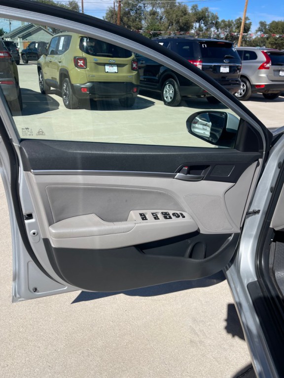 2020 Hyundai Elantra Image 10