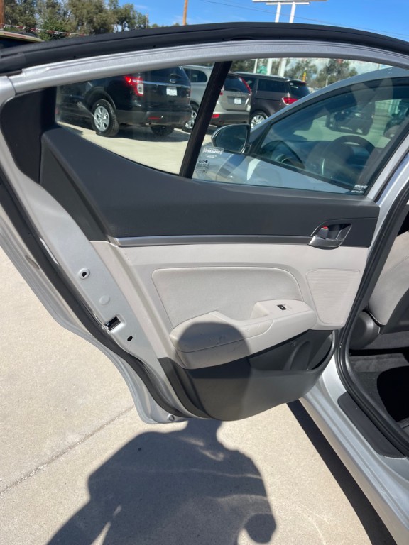 2020 Hyundai Elantra Image 12