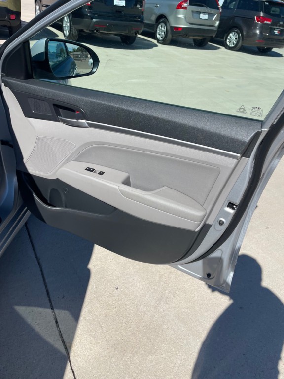 2020 Hyundai Elantra Image 16