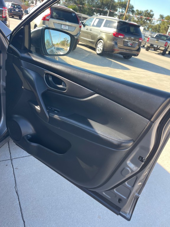 2019 Nissan Rogue Image 16