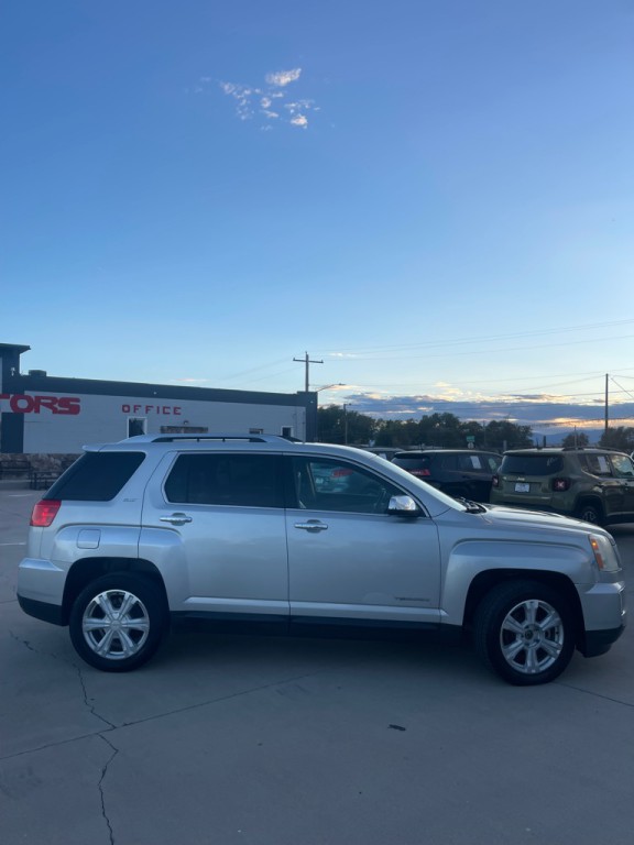2017 GMC Terrain Image 2