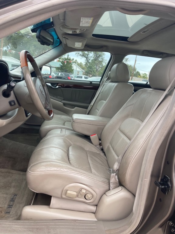 2002 Cadillac DeVille Image 8
