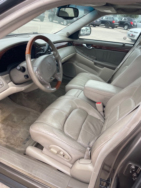 2002 Cadillac DeVille Image 9