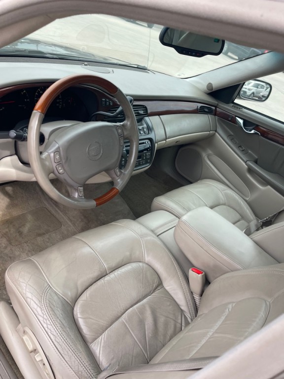 2002 Cadillac DeVille Image 10