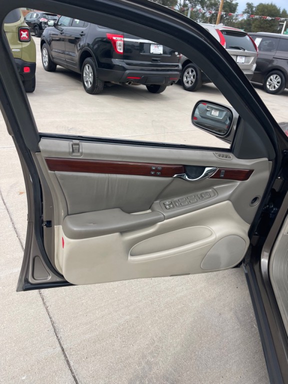 2002 Cadillac DeVille Image 11