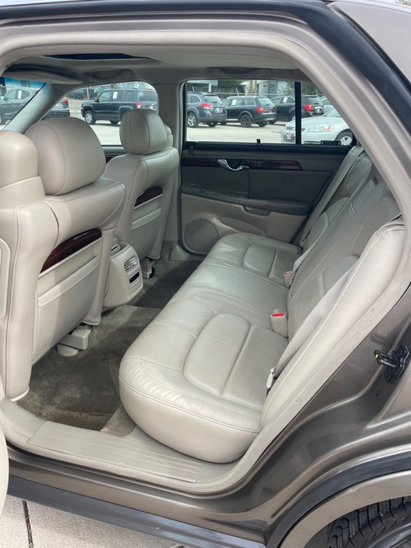 2002 Cadillac DeVille Image 12