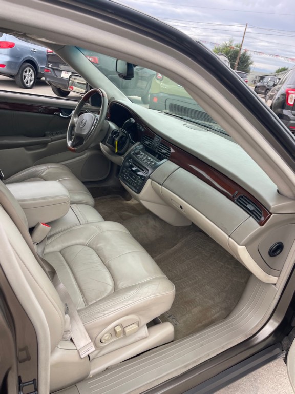 2002 Cadillac DeVille Image 16