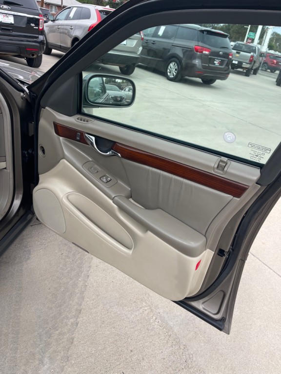 2002 Cadillac DeVille Image 17