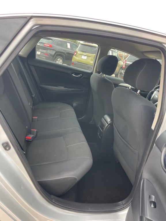 2016 Nissan Sentra Image 13