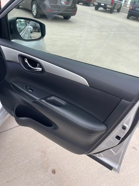 2016 Nissan Sentra Image 16