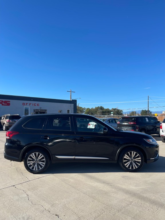 2019 Mitsubishi Outlander Image 2