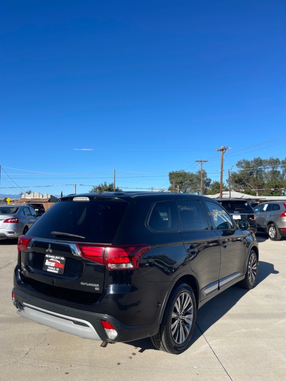 2019 Mitsubishi Outlander Image 3