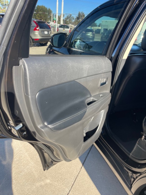 2019 Mitsubishi Outlander Image 12