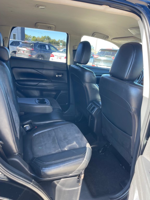 2019 Mitsubishi Outlander Image 15