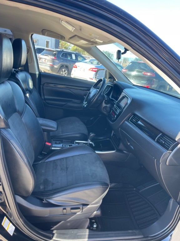 2019 Mitsubishi Outlander Image 17