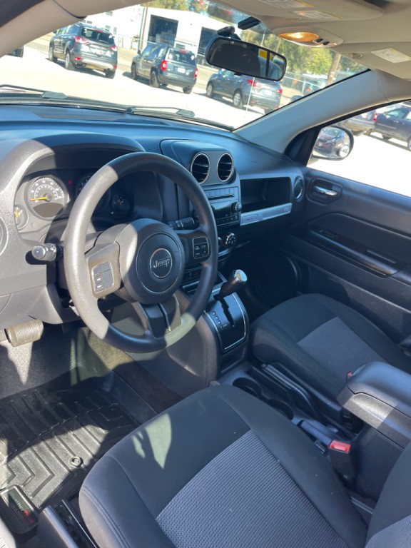 2014 Jeep Compass Image 9