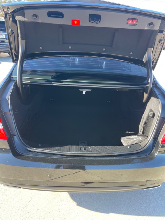 2011 Mercedes-Benz E-Class Image 14