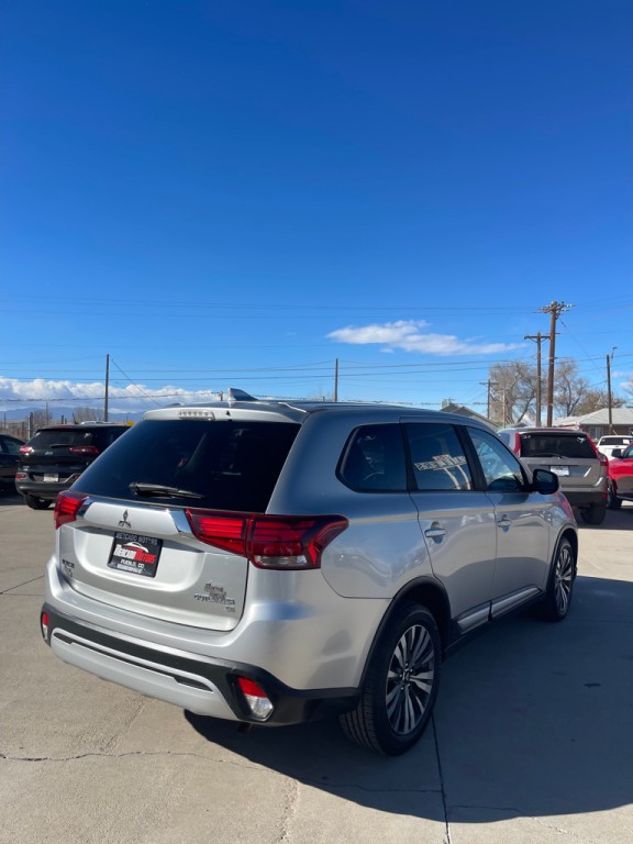 2019 Mitsubishi Outlander Image 2