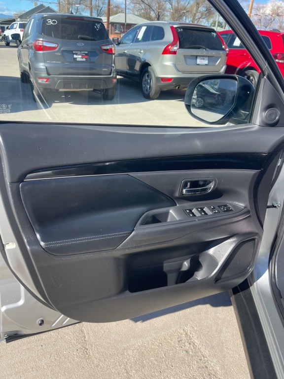 2019 Mitsubishi Outlander Image 9