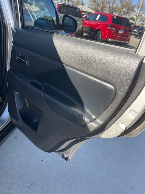 2019 Mitsubishi Outlander Image 13