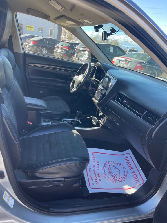 2019 Mitsubishi Outlander Image 14