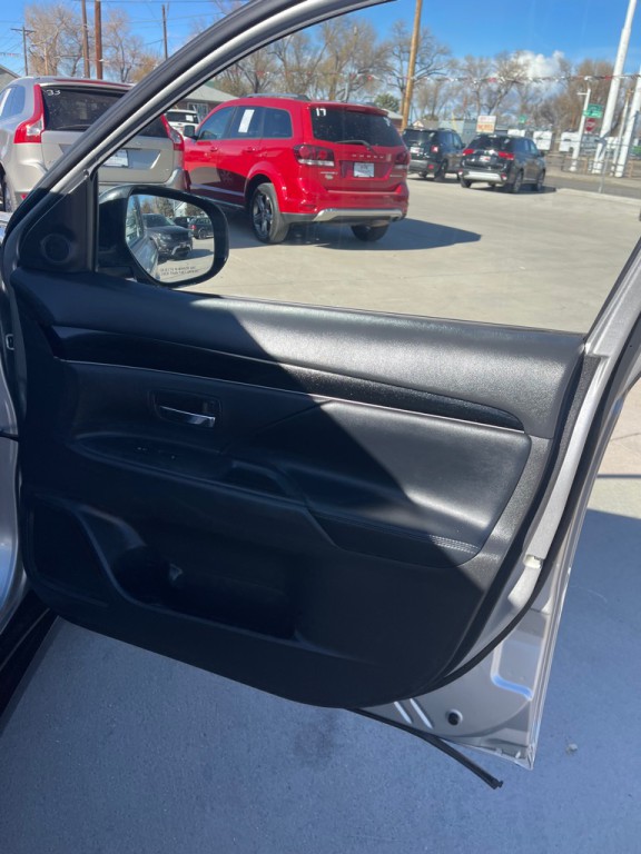 2019 Mitsubishi Outlander Image 15