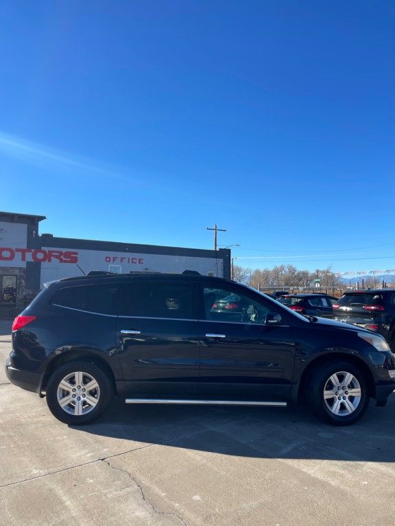 2011 Chevrolet Traverse Image 2