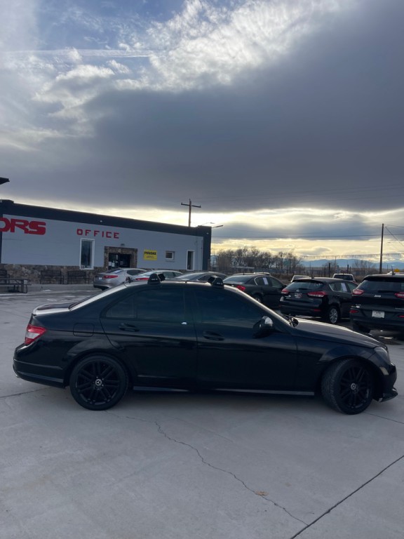 2009 Mercedes-Benz C-Class Image 2