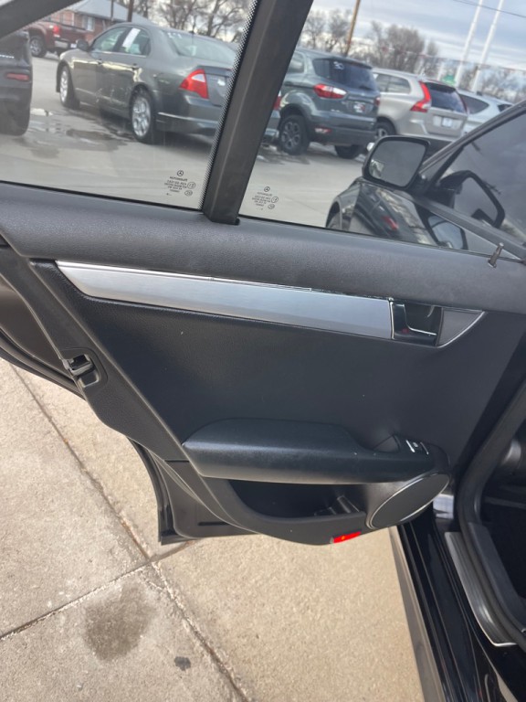 2009 Mercedes-Benz C-Class Image 12