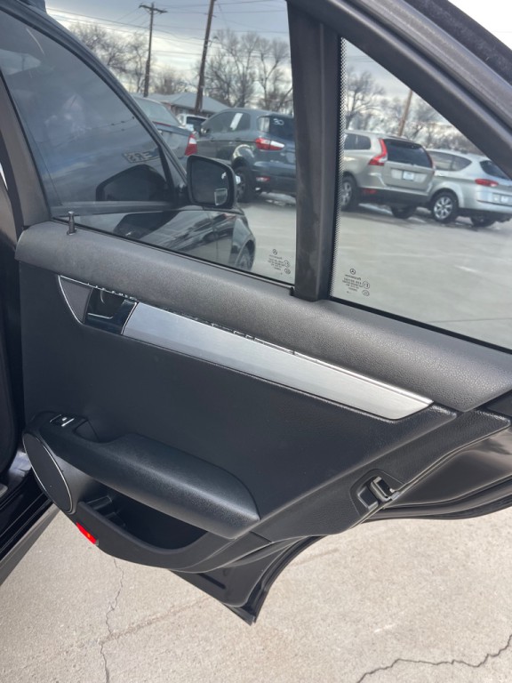 2009 Mercedes-Benz C-Class Image 15