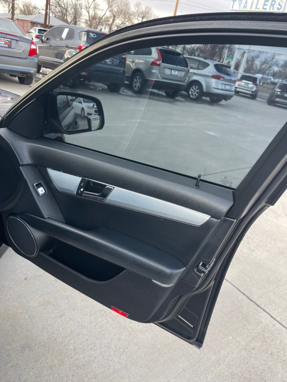 2009 Mercedes-Benz C-Class Image 18