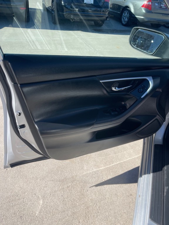 2018 Nissan Altima Image 9