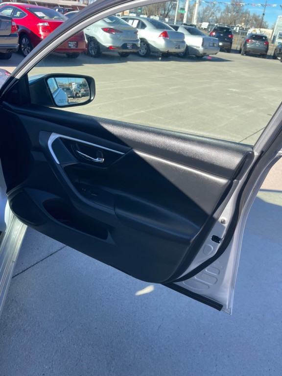 2018 Nissan Altima Image 16