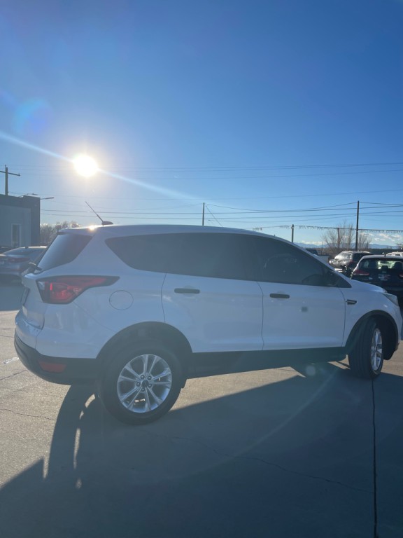 2019 Ford Escape Image 2