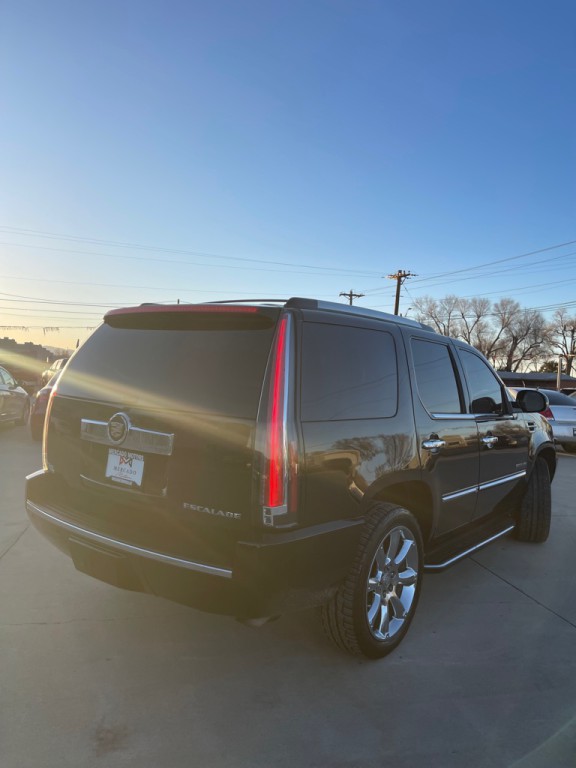 2013 Cadillac Escalade Image 3