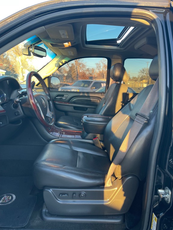 2013 Cadillac Escalade Image 8