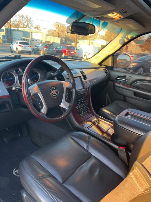 2013 Cadillac Escalade Image 9