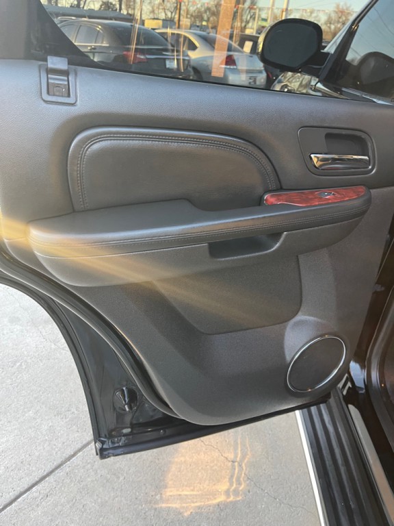 2013 Cadillac Escalade Image 12