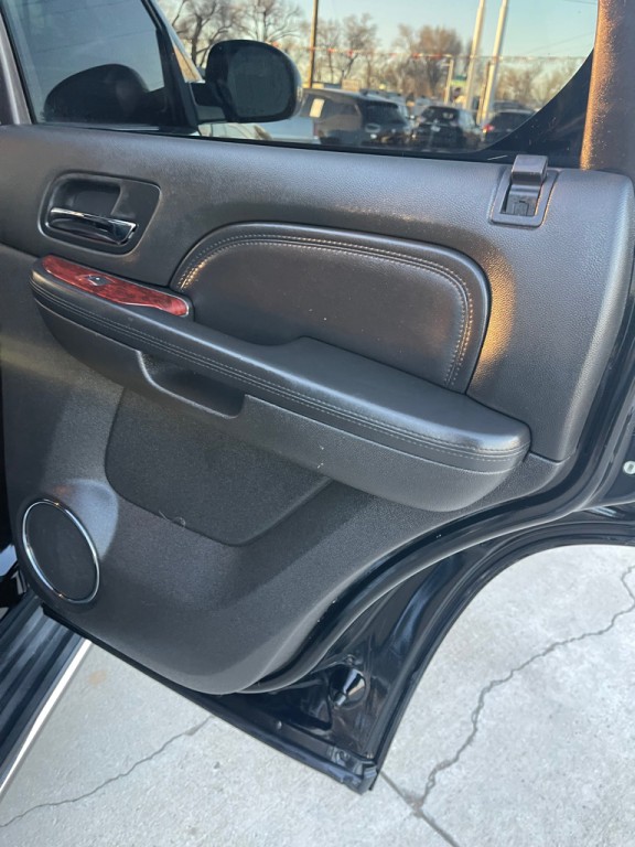 2013 Cadillac Escalade Image 17