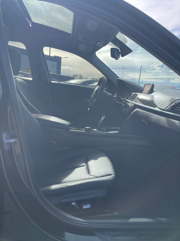 2018 BMW 3 Series Image 15