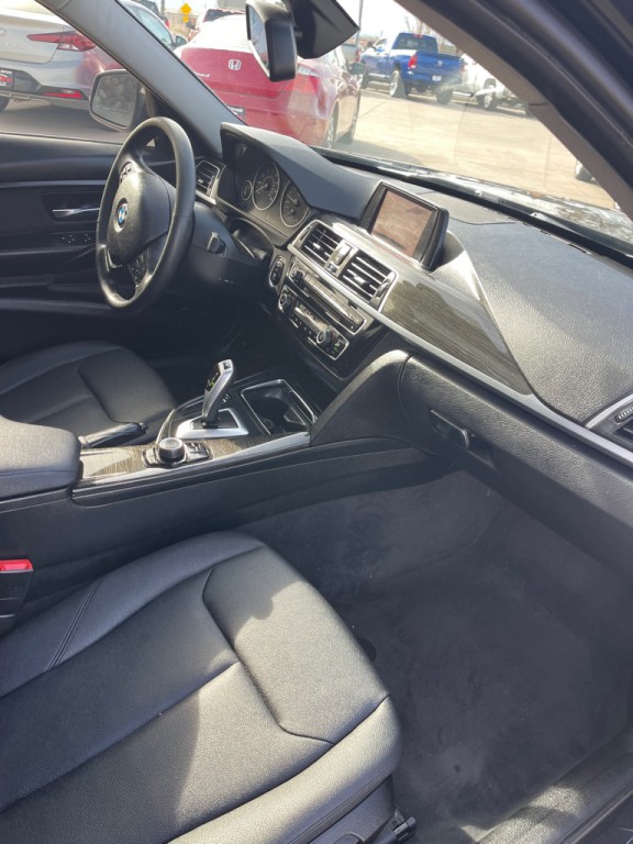 2018 BMW 3 Series Image 16