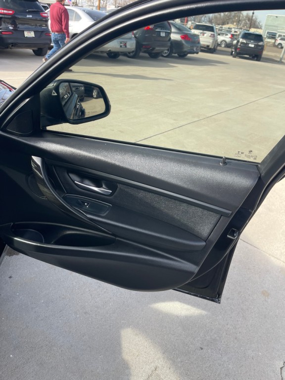 2018 BMW 3 Series Image 17