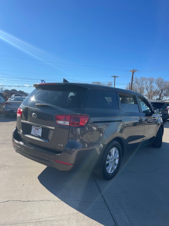 2017 Kia Sedona Image 3