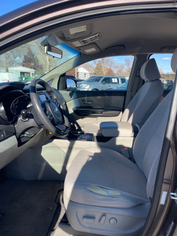 2017 Kia Sedona Image 8