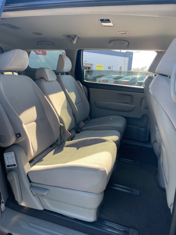2017 Kia Sedona Image 14